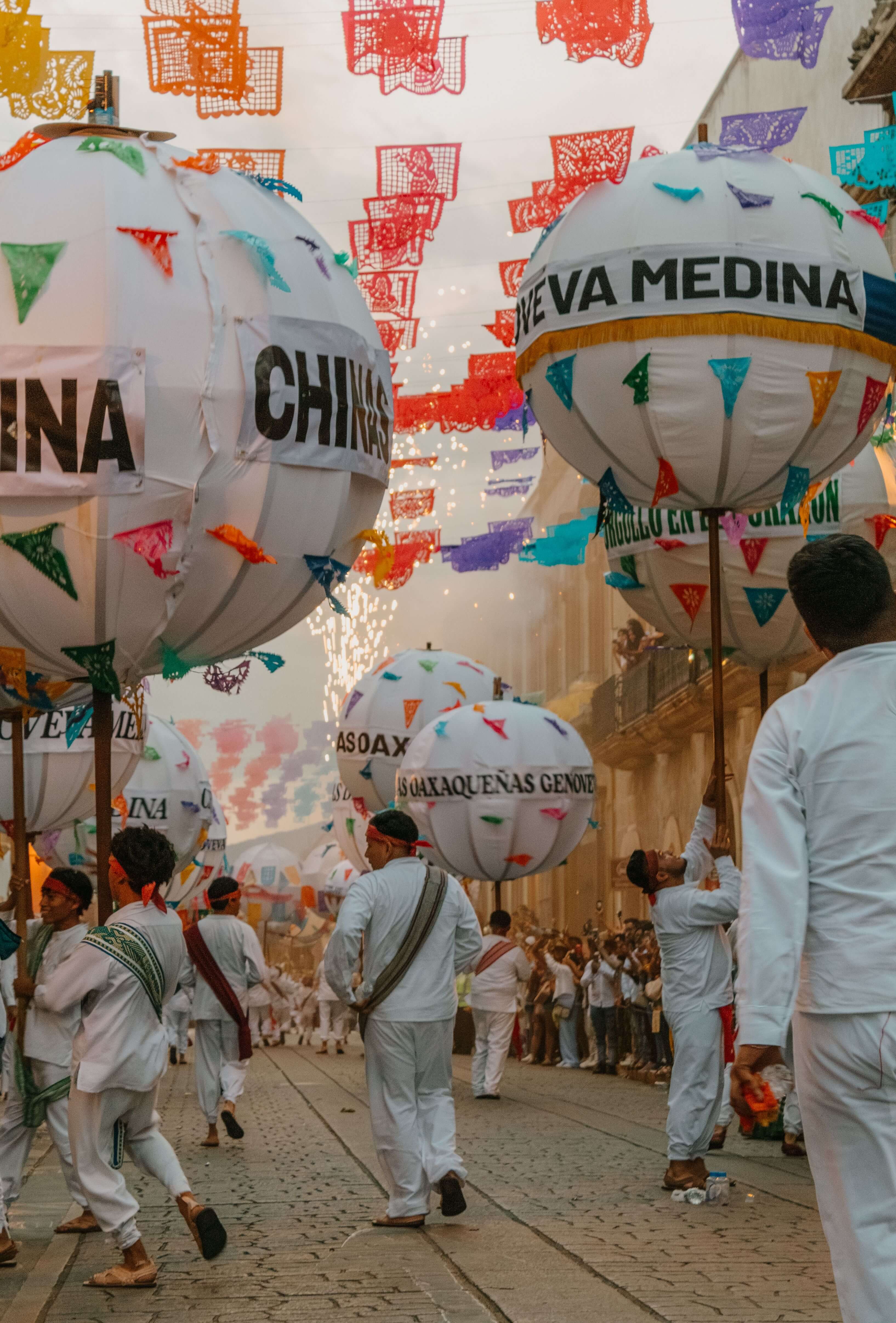 Calles coloridas y tradición artesanal de Oaxaca