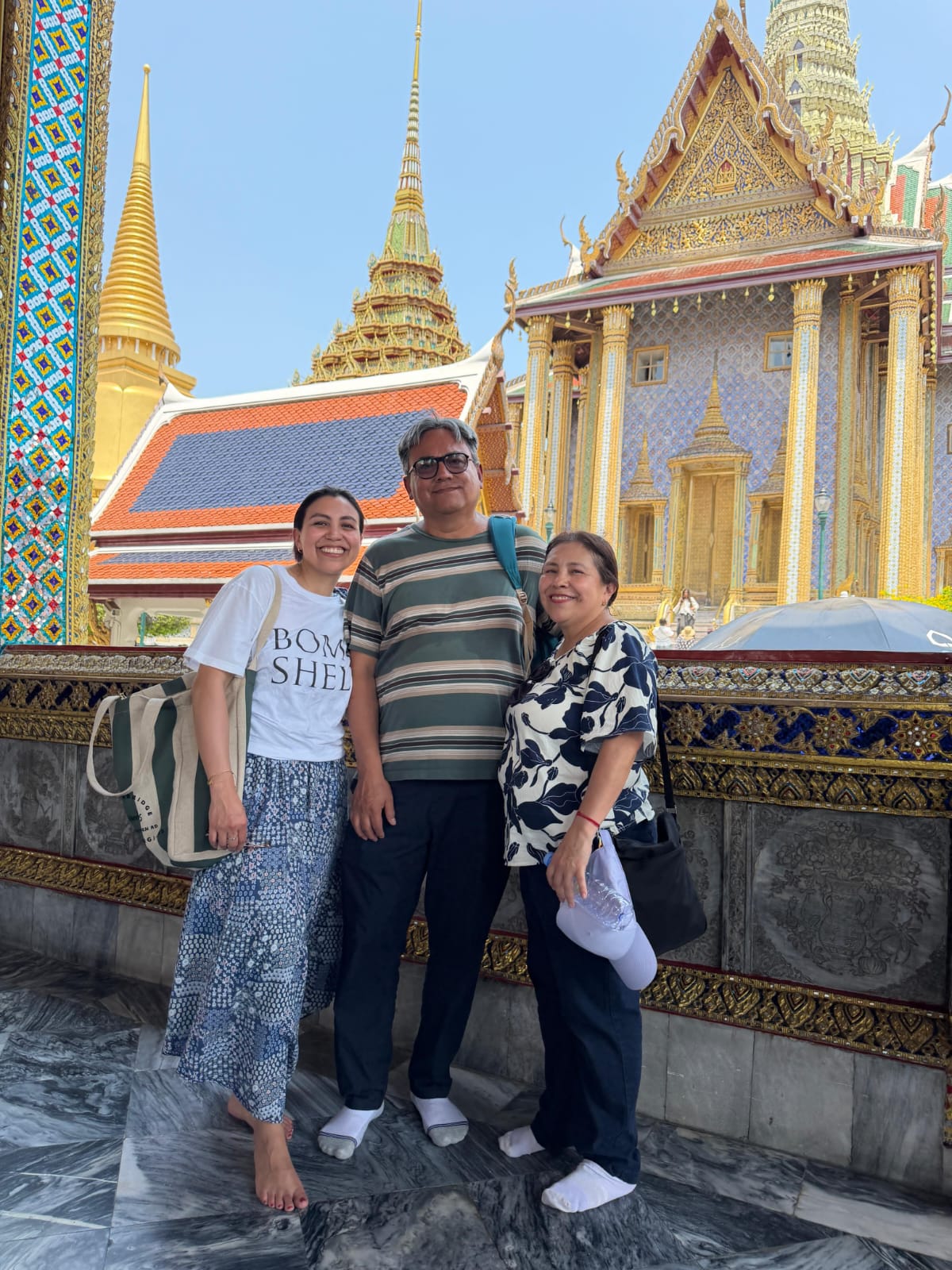 Familia frente al Gran Palacio de Bangkok, Tailandia