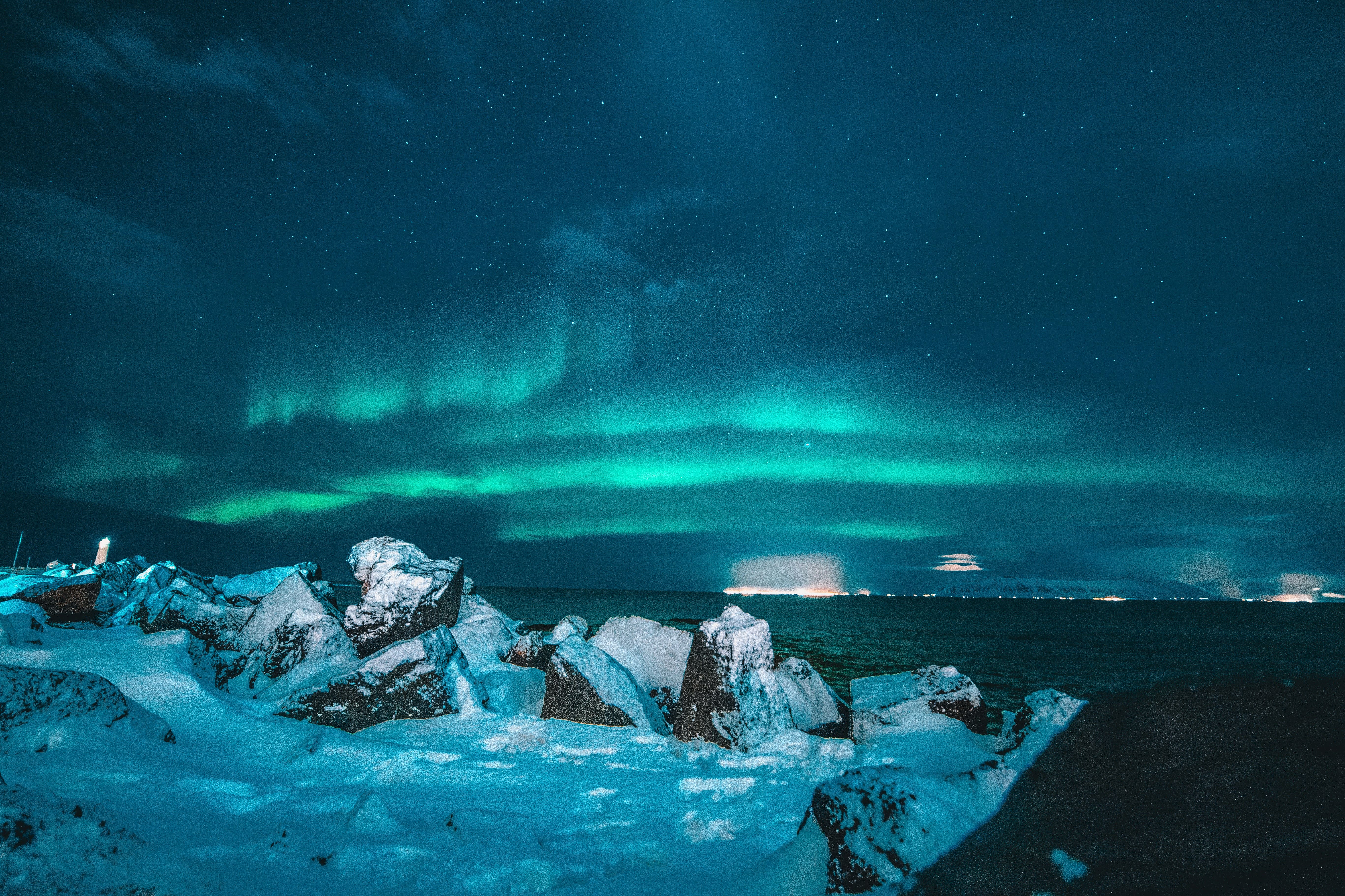 Paisaje volcánico y glaciares en Islandia